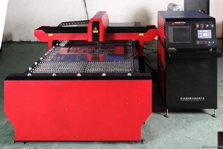 炭素鋼/Alumimum シート レーザーの打抜き機 CNC レーザー木カッター