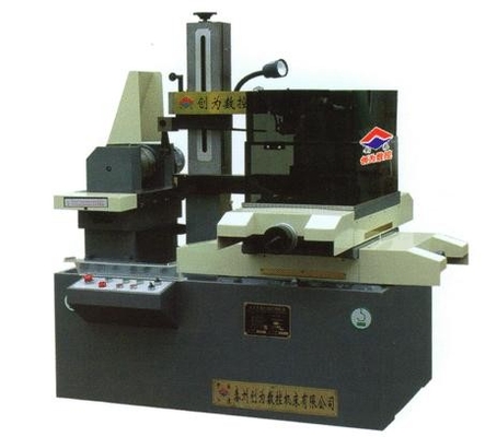 非鉄金属のための高精度 CNC EDM の打抜き機